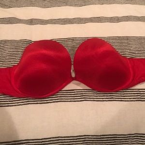 Victoria’s Secret Very Sexy strapless bra